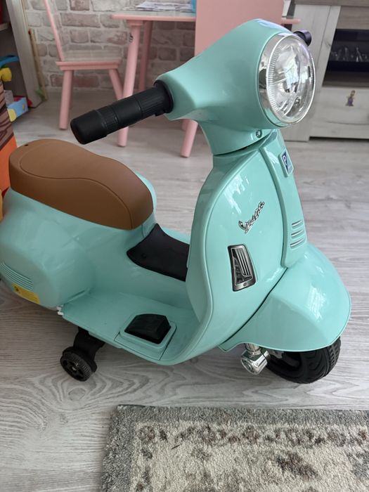 Scuter electric pentru copii, ca nou, in garanție.