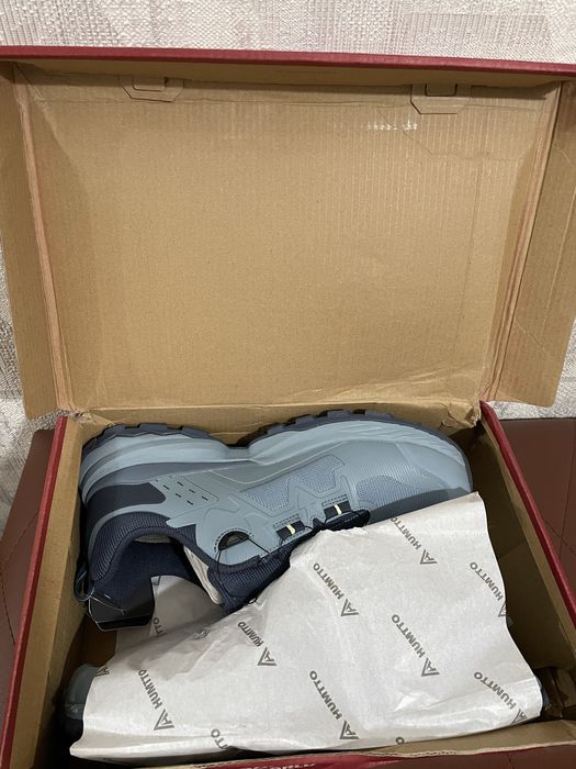 Продам демисезонные кросовки Humtto