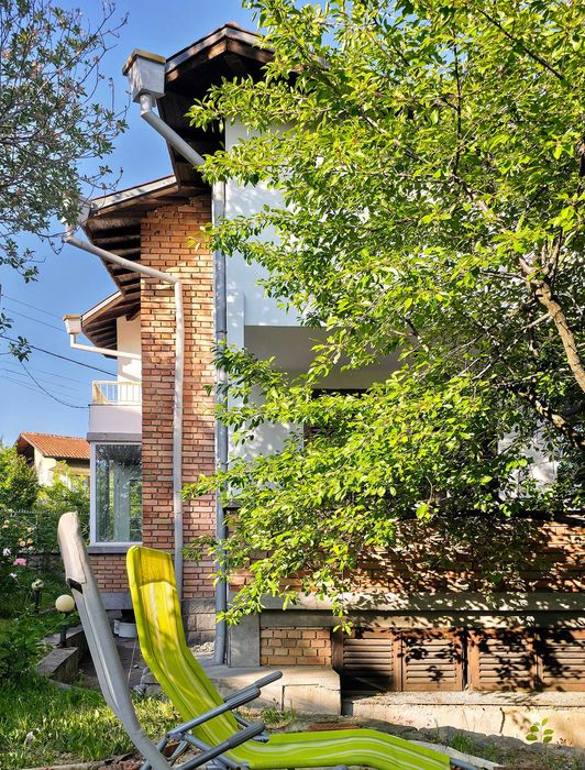 Продава се бутикова къща във вилната зона на с.Големо Бучино, Перник