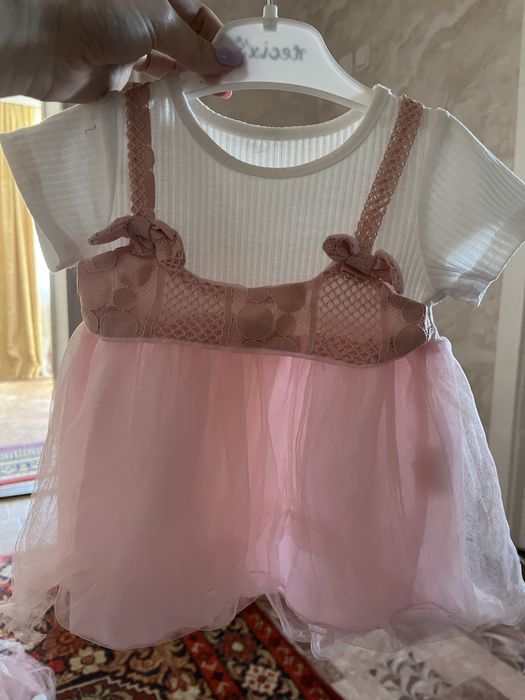 Платья для девочки и один костюм на мальчика