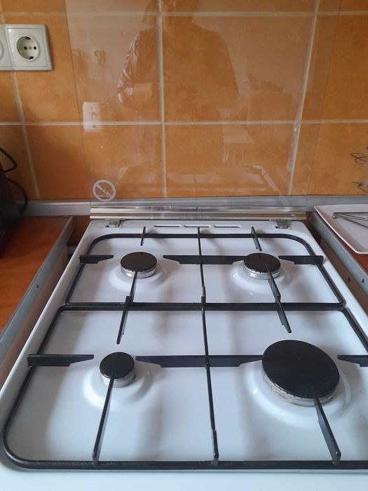 Vand aragaz mixt 4 arzatoare gaz si cuptor electric