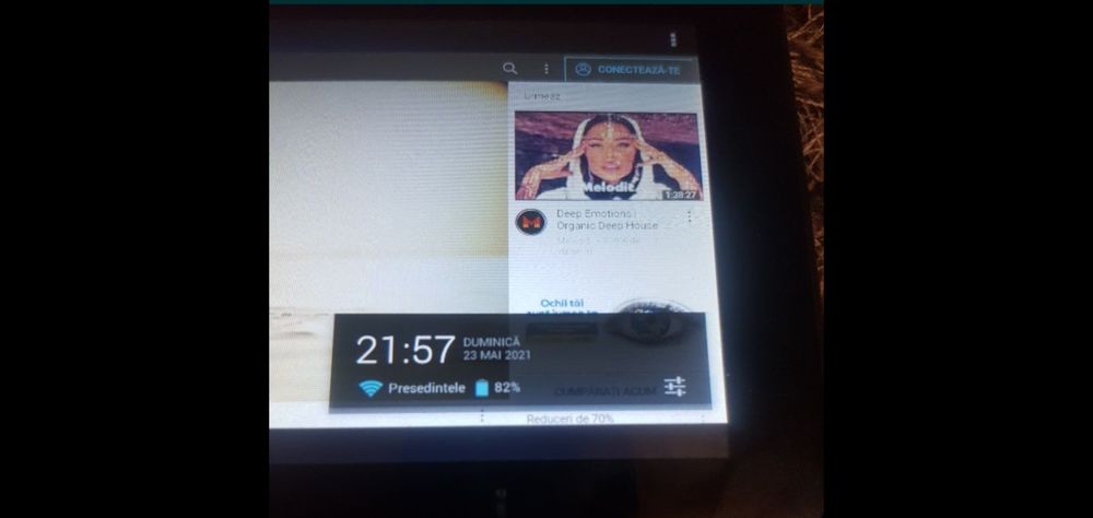 Vand tabletă cu încărcător și cablul de date!