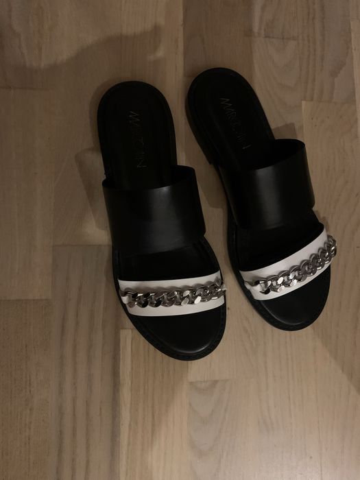 Чехли Marccain с метален детайл