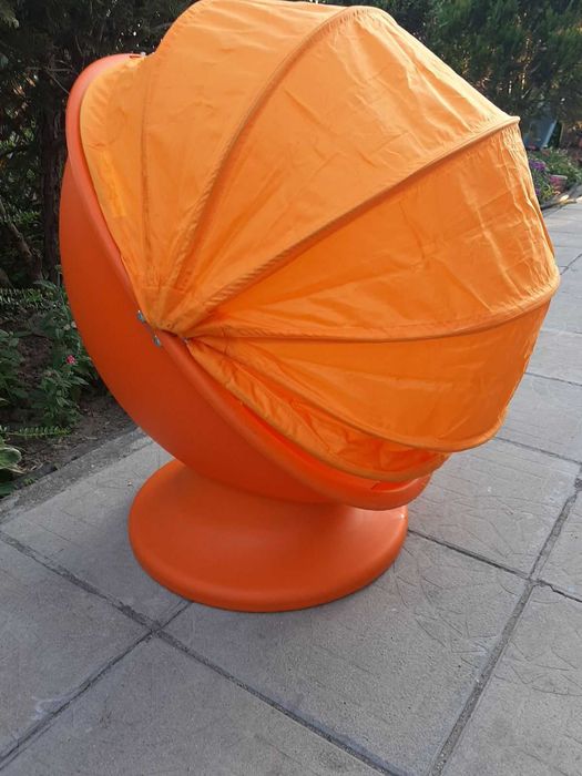 Оранжево детско столче