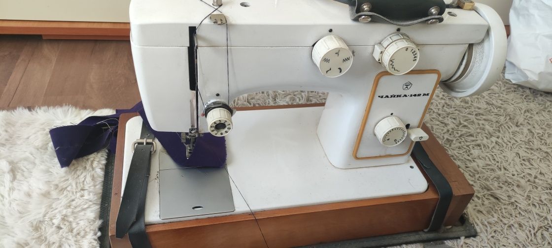 Шевна машина Чайка 142 гр. Банкя • OLX.bg