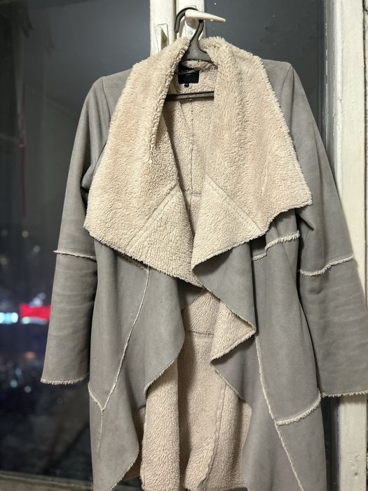 Искуственное легкое пальто на весну