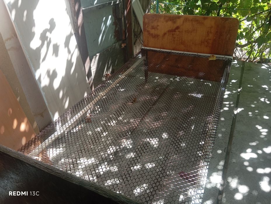 Сеточная кровать