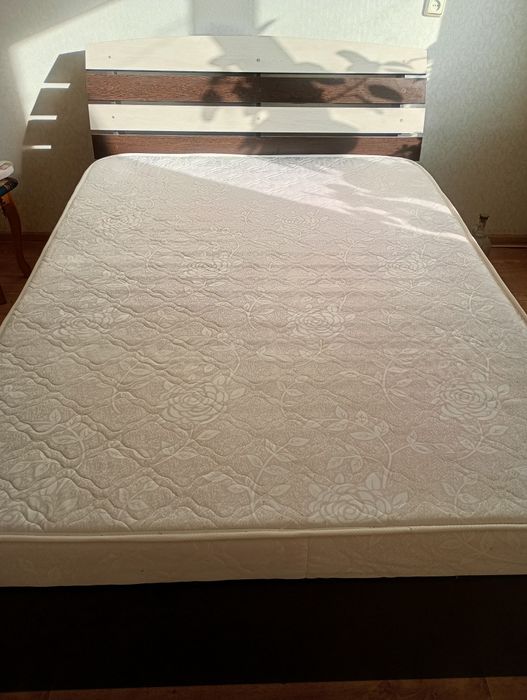 Продам 2х спальную кровать 140/200