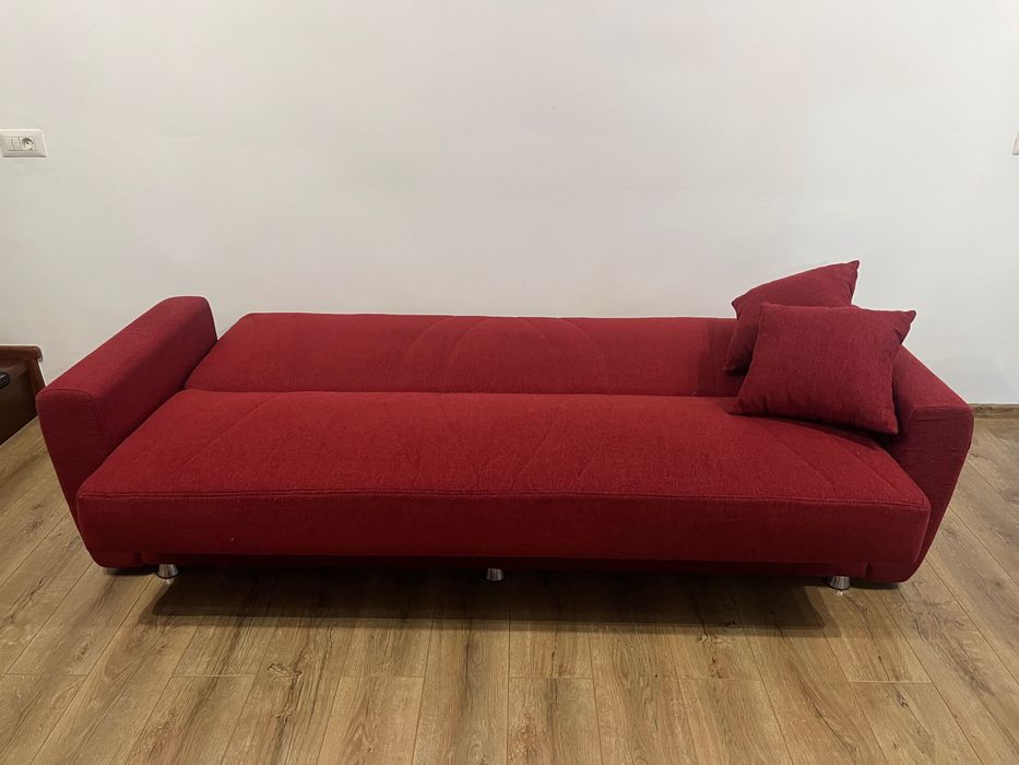 Vând canapea extensibilă, culoare roșu bordo, stare foarte bună