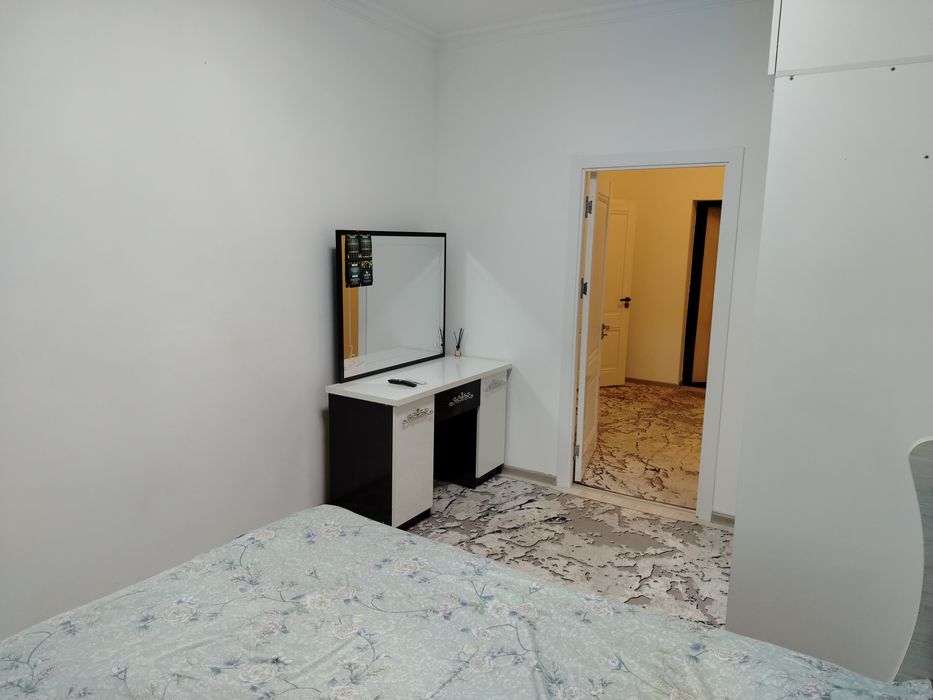 Srochno 2 xonali uy sotiladi, 2-etajda joylashgan.