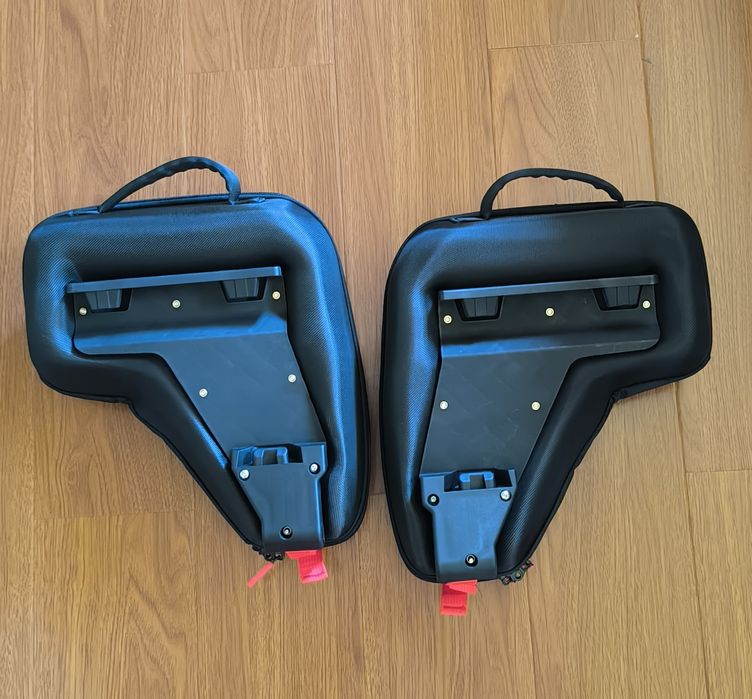 Genți laterale pentru masca radiator destinate BMW R 1300 GS Adventure