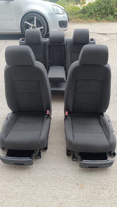• Продавам сив платен салон с чекмеджета за голф 5 и кожен GTI salon