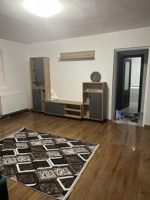 Inchiriez apartament