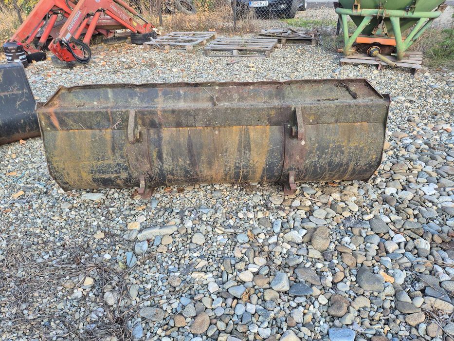 Cupa incarcator frontal tractor