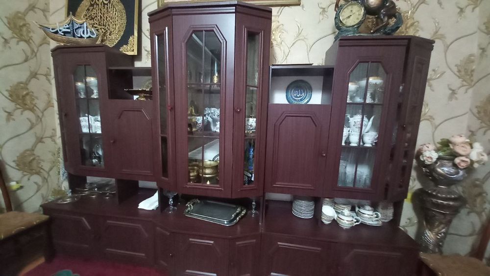 Стенка - горка для хранения посуды и т п