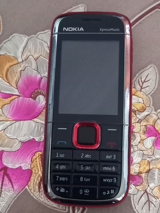 Два телефона мобильных