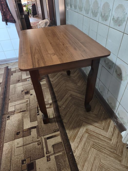 Продам обеденный стол
