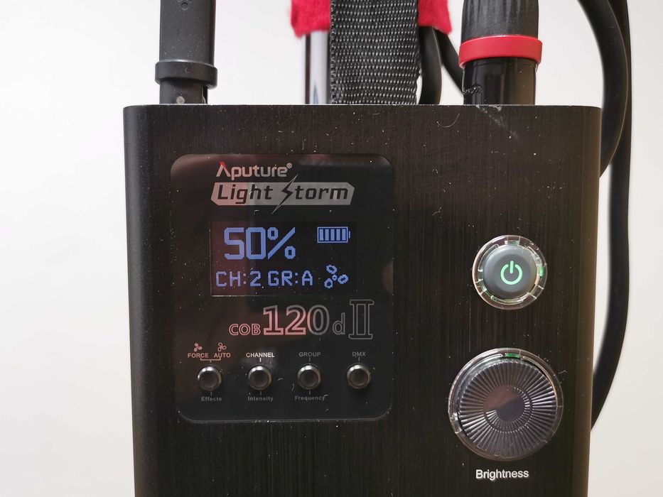 Aputure Light Storm LS C120D II (V-mount) професионално LED осветление за фотография, видео или влогинг