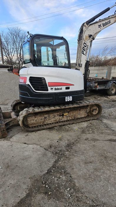 Inchiriez excavator 25 To,6 To,3 To,autobasculante 8x4,vola,trailer