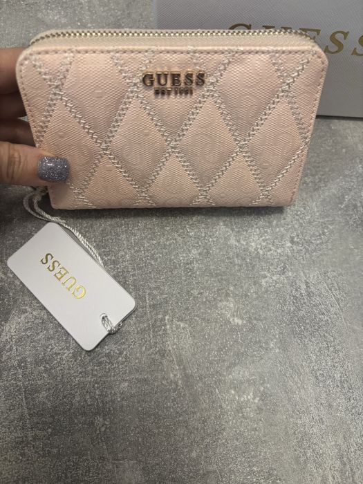 Оригинален портфейл на Guess