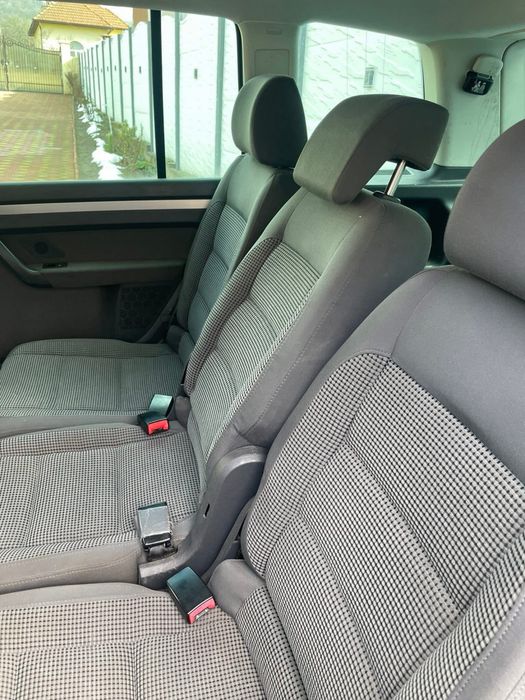 Vand vw touran 2006 7 locuri