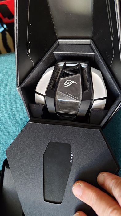 Продавам Asus Rog Phone 6D Ultimate 16Gb ram 512Gb storage