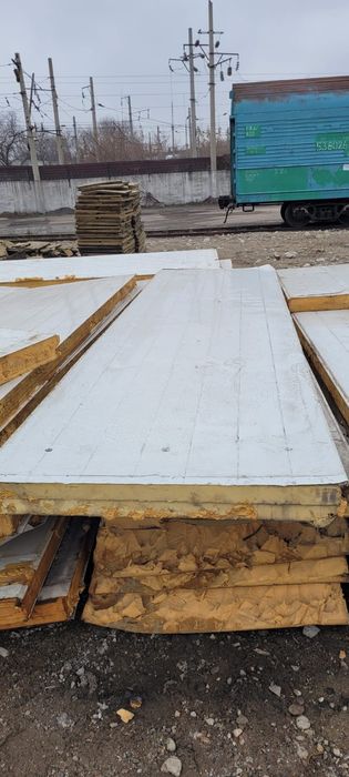 Продам сэндвич панели в хорошем состояний