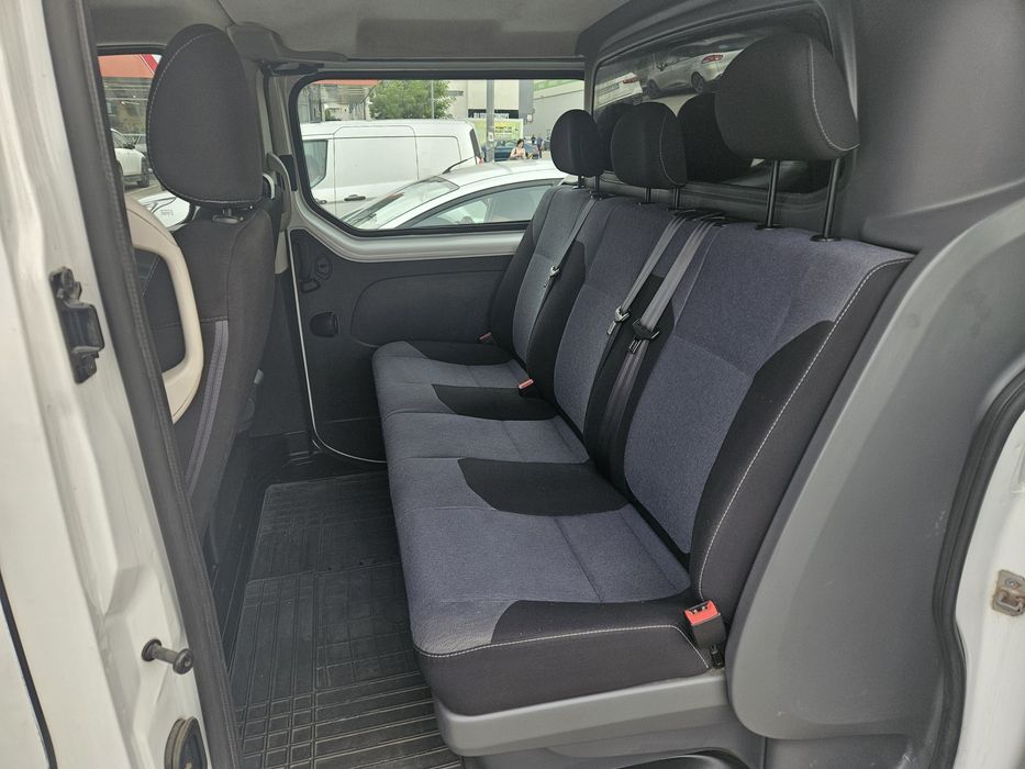 Opel Vivaro 6 locuri si marfa