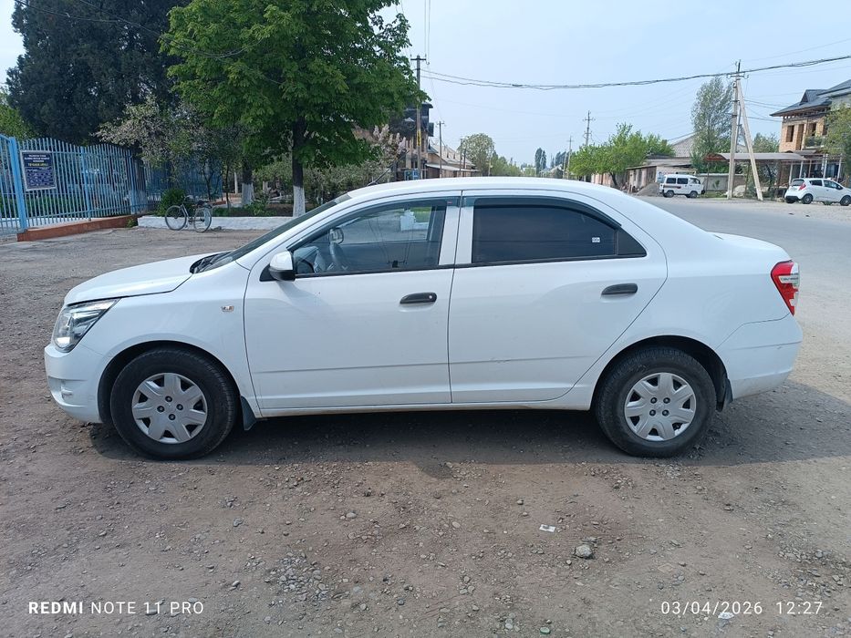 Mashina soz holatda yangi balon kraskasi toza