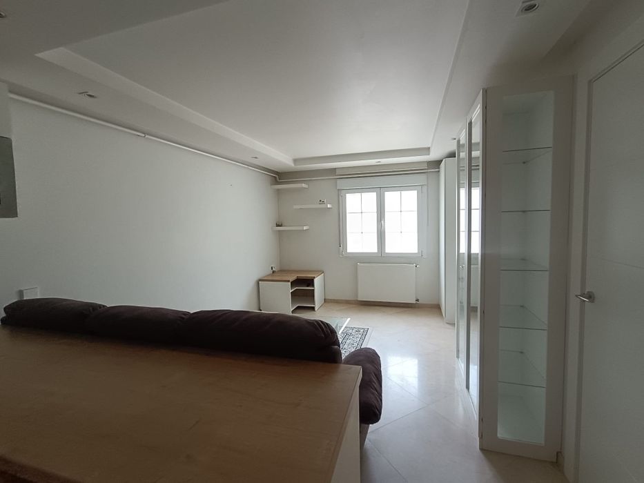 Închiriez apartament cu 2 camere