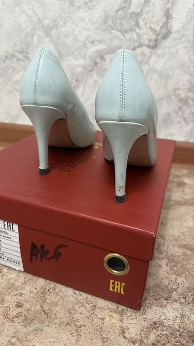 Продам туфли размер 33