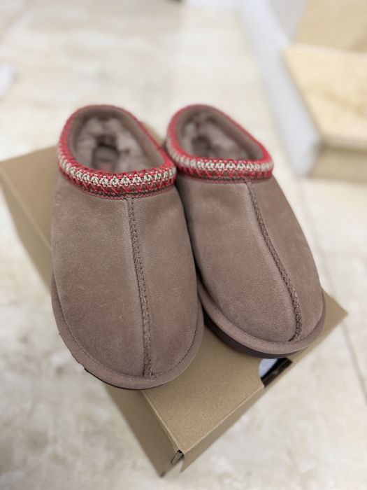 Ugg de piele intiarsa.