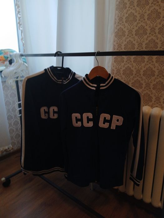 Продам парные костюмы новые