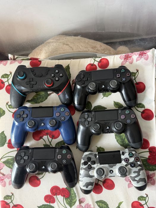 Controller PS4 Originale perfect funcționale V2  Army edițion  și mai multe modele preț pe bucată.detalii în privat