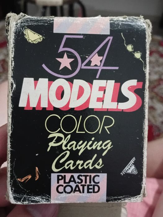 Продам старые карты с девушками, в хорошем состоянии.