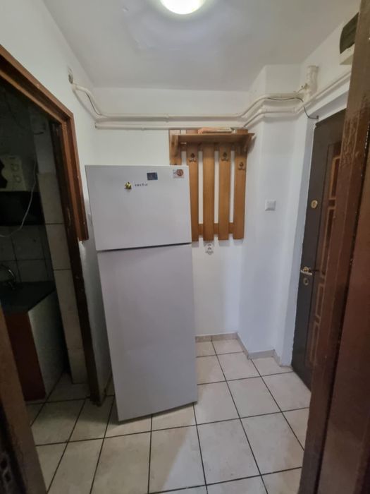 Închiriez apartament la ciocârlia E1