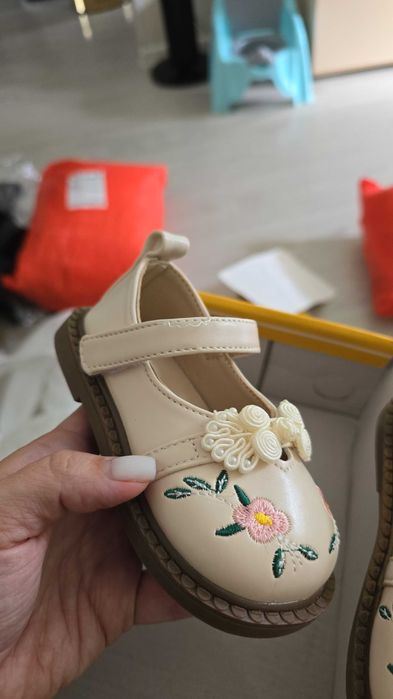 Продам новые туфли для девочки