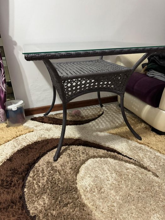 Продаю ротанговый стол и диван