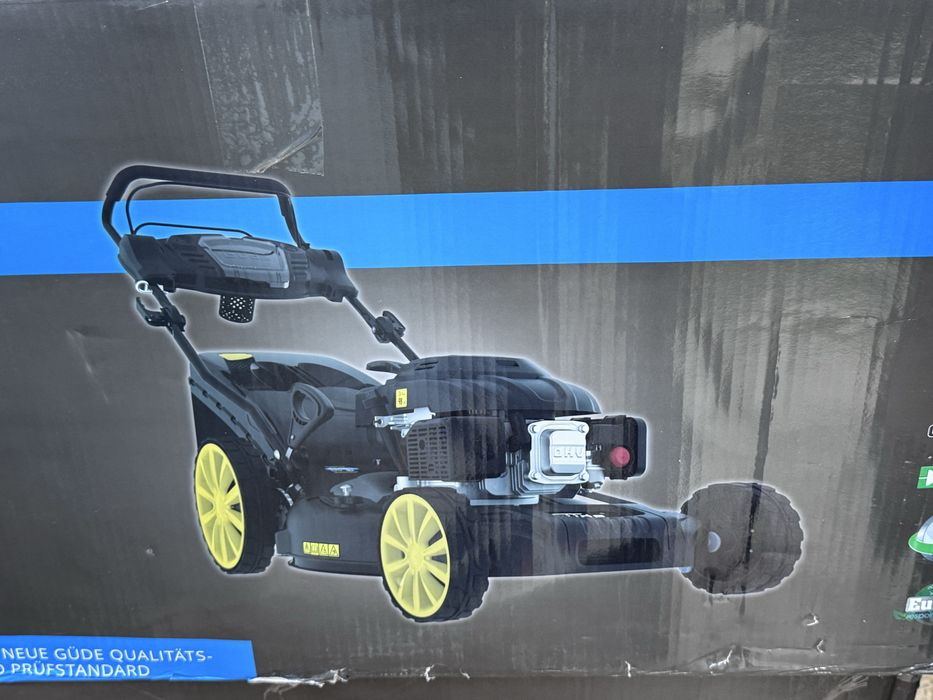 Masini de tuns gazon cu autopropulsie