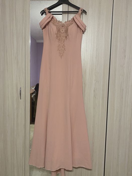 Официална рокля