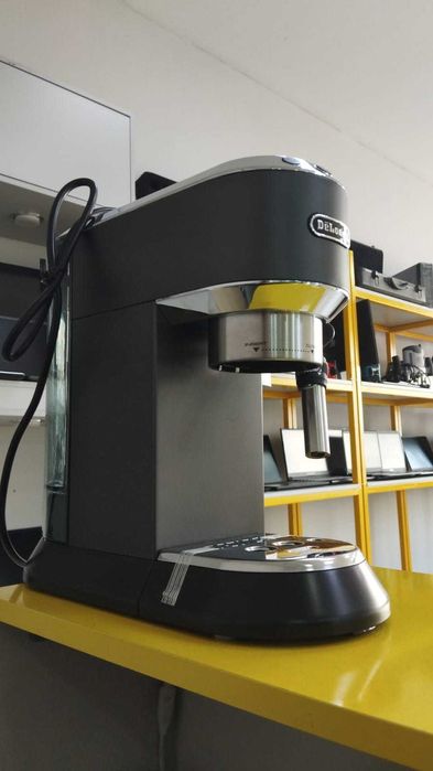 Кофемашинка DeLonghi новый, Астана ул Женис 24, лот 986977
