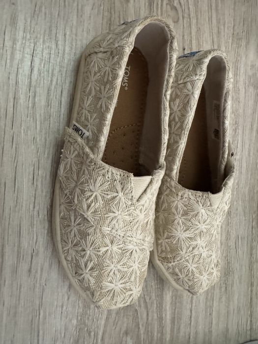 Детски маратонки Adidas и Kinetiks светещи и Toms