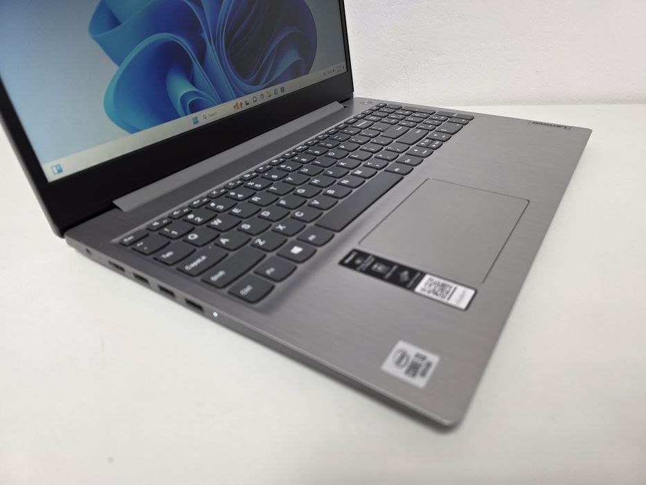 Laptop Lenovo  slim i3 generatie 10 metalic 15,6 FHD .Garantie 1AN