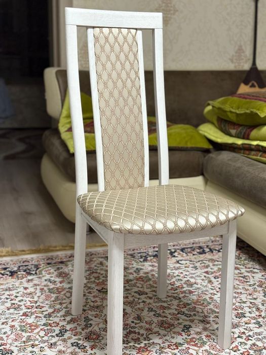 Стол раскладной и стулья