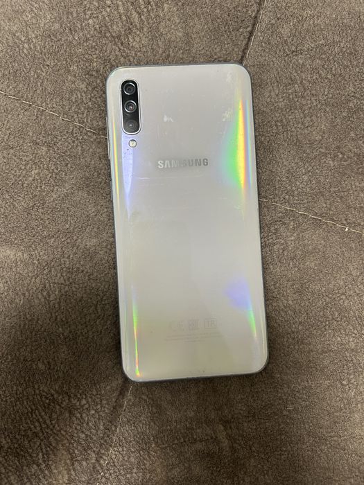 Samsung A50.