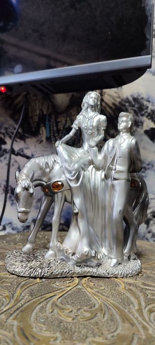 Статуэтка молодожены продам