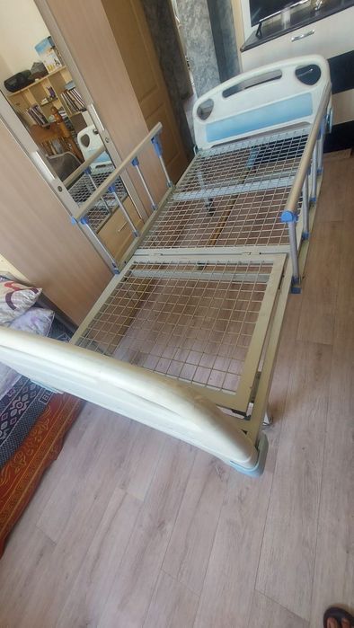 Медицинская кровать для лежащих