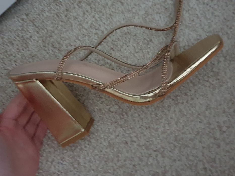 Sandale cu toc aurii