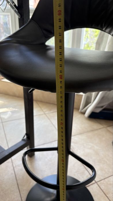 Scaune de bar si masa