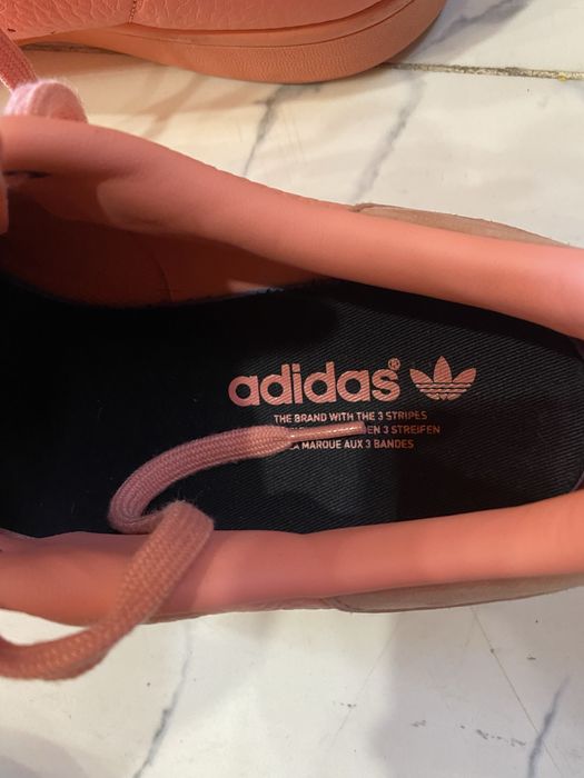 Продам красвоки оригинал адидас